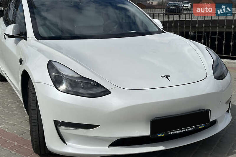 Седан Tesla Model 3 2021 в Киеве