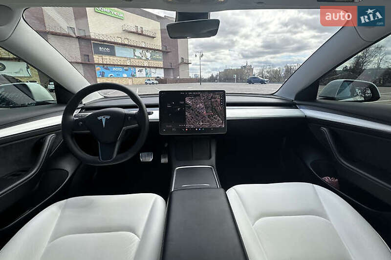 Седан Tesla Model 3 2021 в Киеве