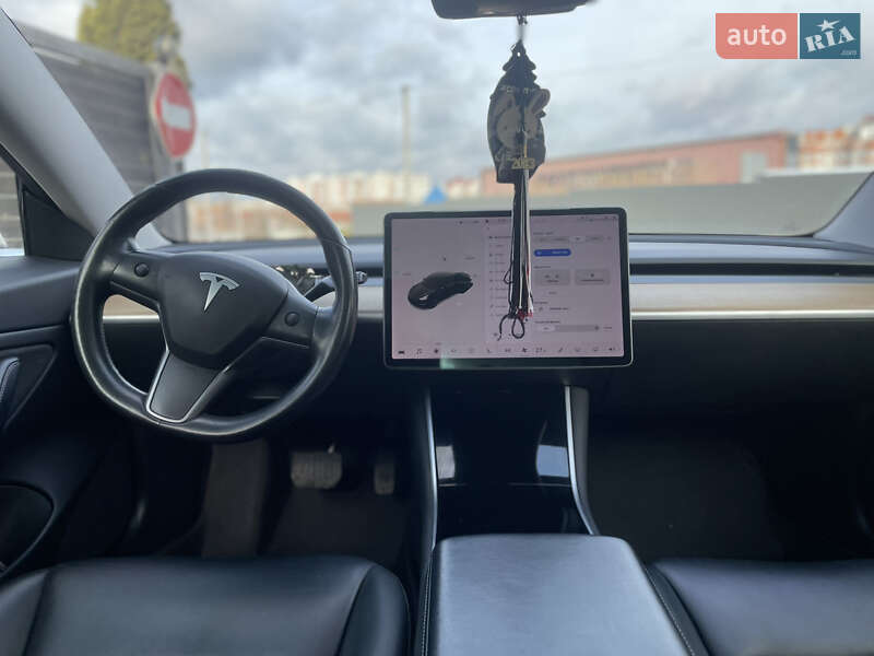 Седан Tesla Model 3 2019 в Тернополе