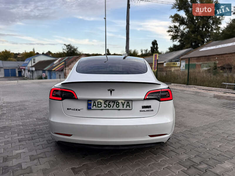 Седан Tesla Model 3 2022 в Кривом Роге