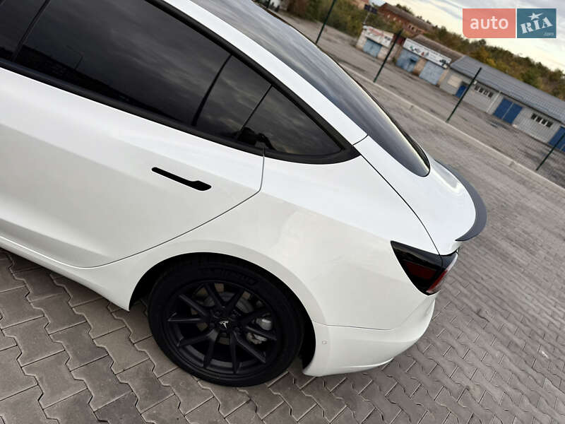 Седан Tesla Model 3 2022 в Кривом Роге