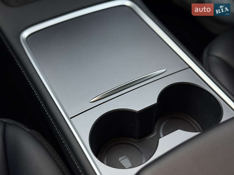 Седан Tesla Model 3 2022 в Кривом Роге