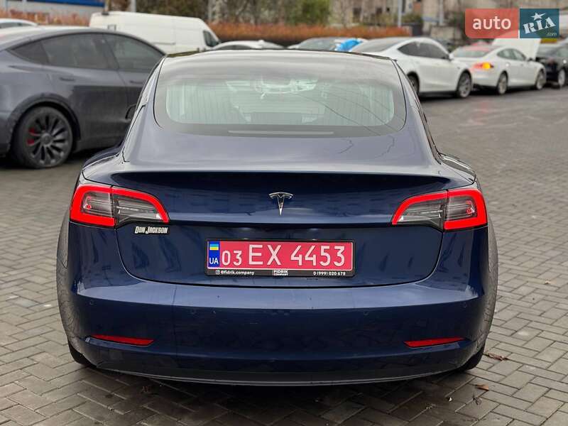 Седан Tesla Model 3 2022 в Луцке