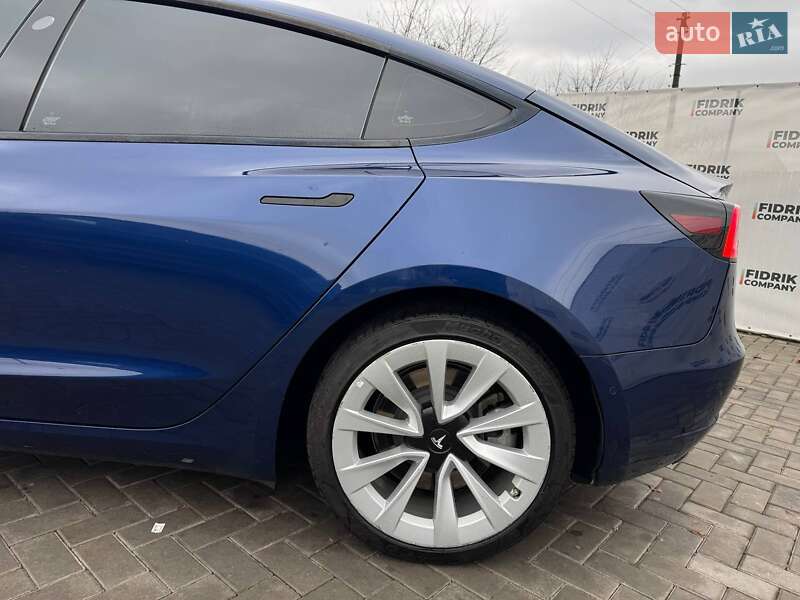 Седан Tesla Model 3 2022 в Луцке