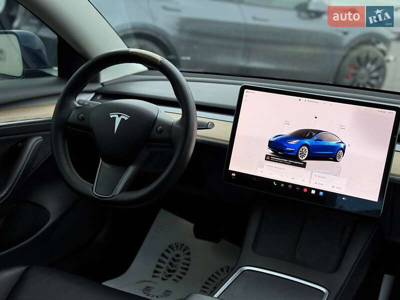 Седан Tesla Model 3 2022 в Луцке