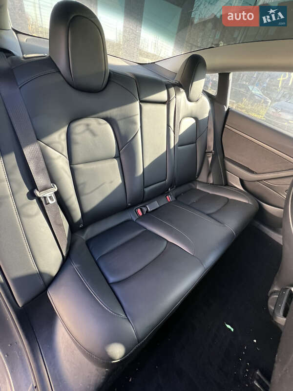 Седан Tesla Model 3 2021 в Луцьку