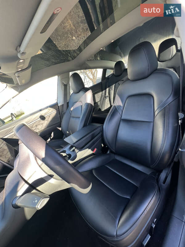 Седан Tesla Model 3 2021 в Луцьку