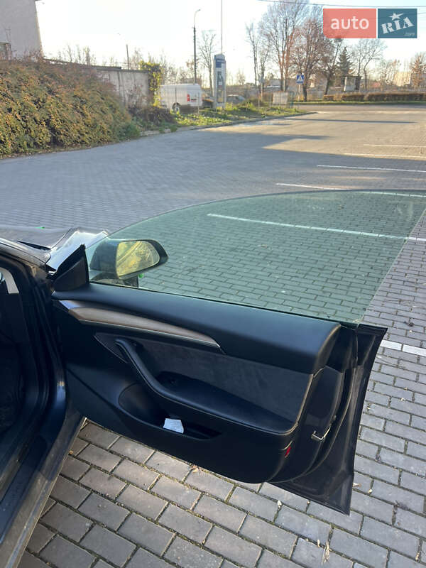 Седан Tesla Model 3 2022 в Луцьку