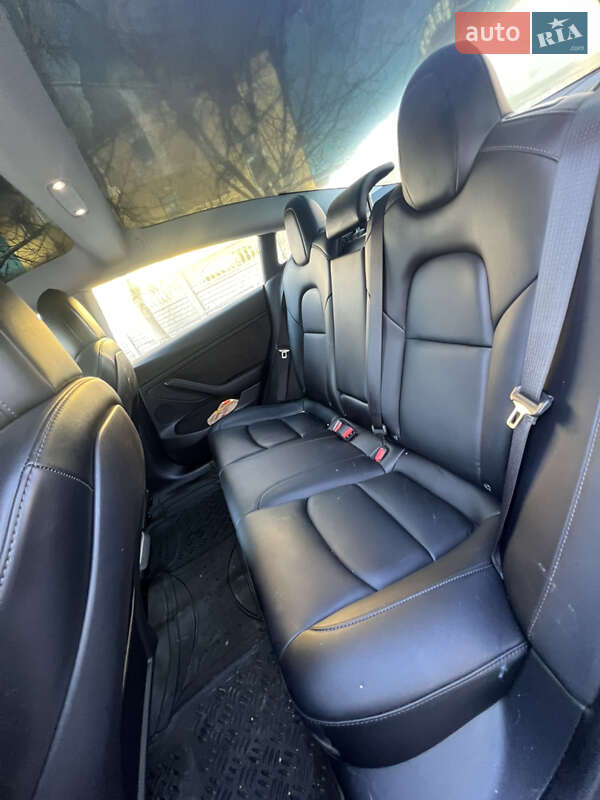 Седан Tesla Model 3 2022 в Луцьку