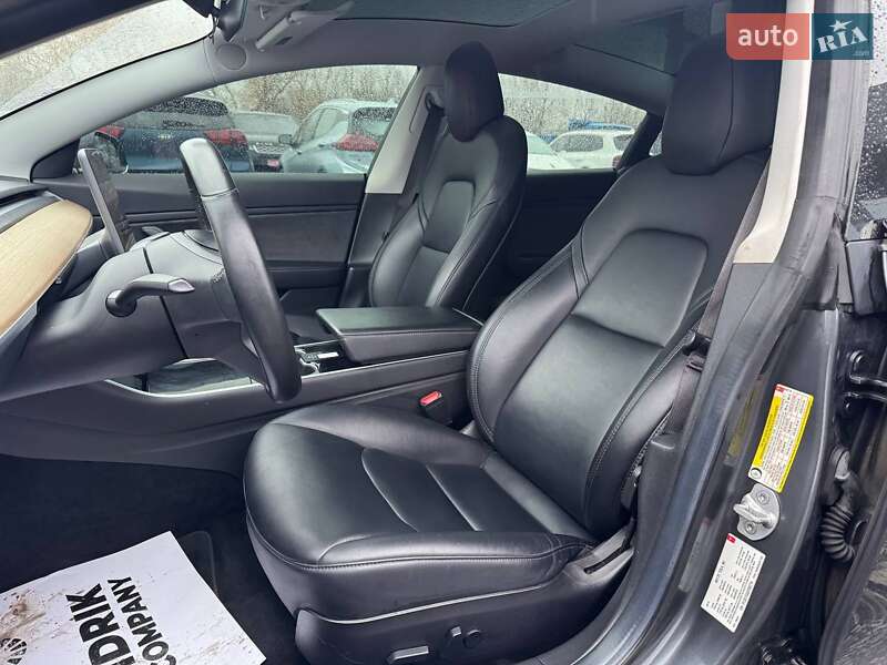 Седан Tesla Model 3 2018 в Луцьку