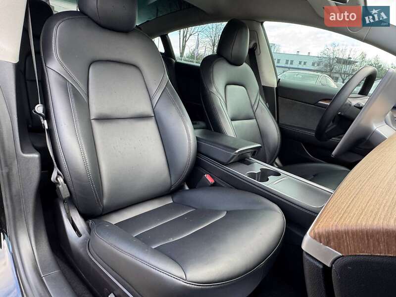 Седан Tesla Model 3 2022 в Львові