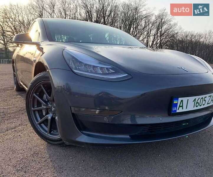 Седан Tesla Model 3 2018 в Львові