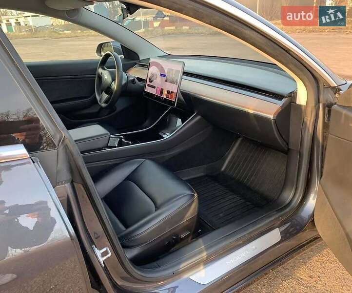 Седан Tesla Model 3 2018 в Львові