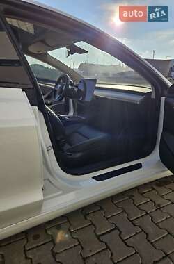 Седан Tesla Model 3 2023 в Ивано-Франковске