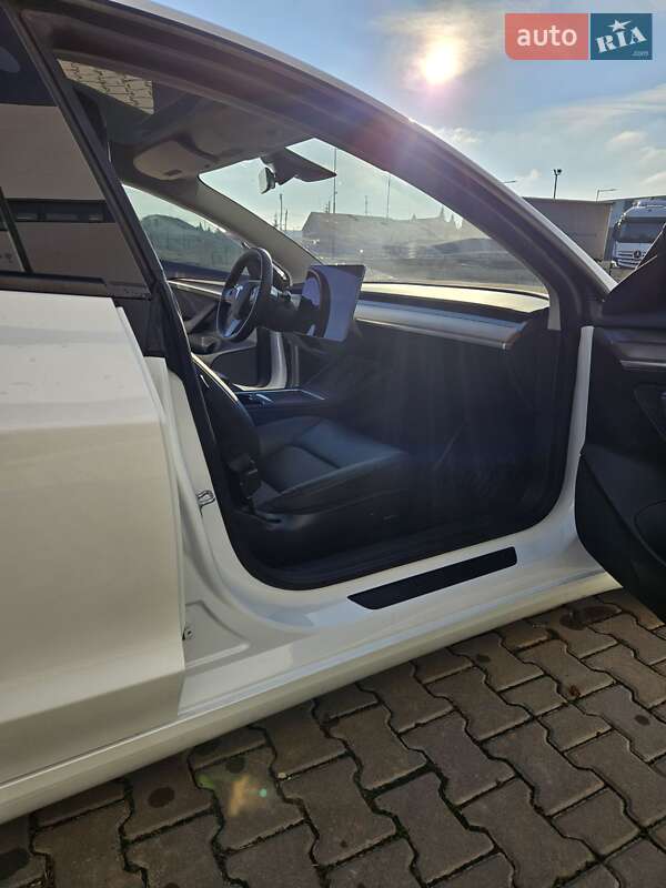 Седан Tesla Model 3 2023 в Ивано-Франковске