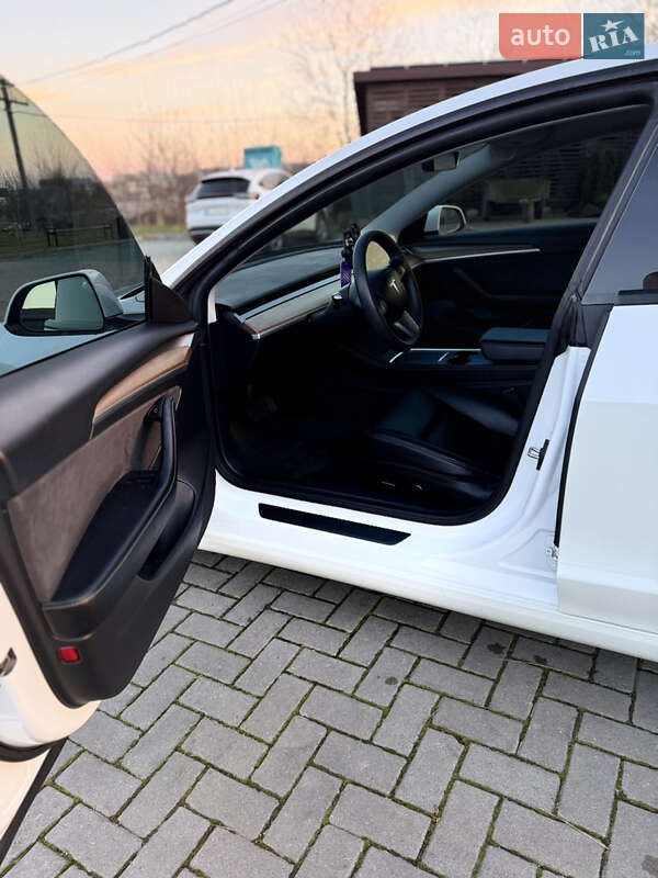 Седан Tesla Model 3 2021 в Золочеве