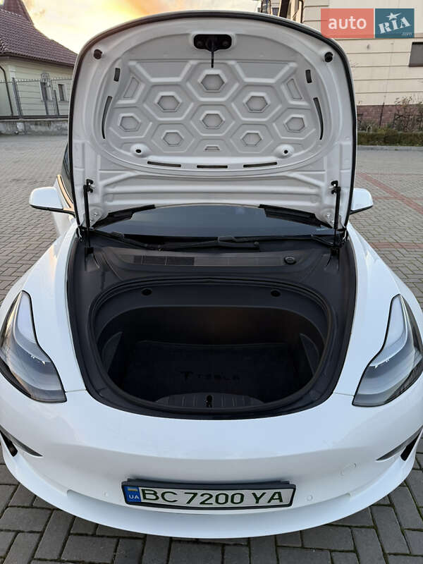 Седан Tesla Model 3 2021 в Золочеве