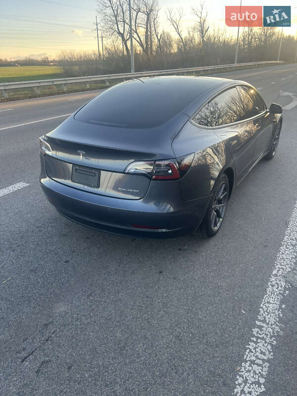 Седан Tesla Model 3 2022 в Черкасах