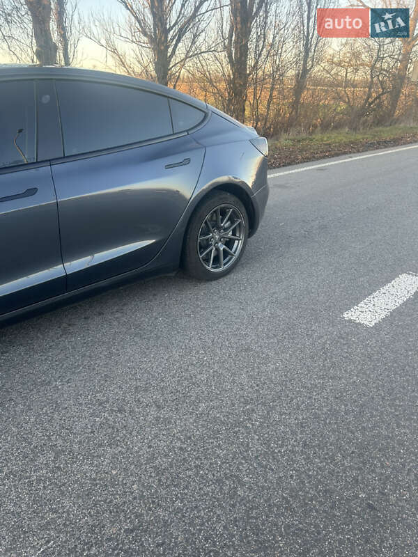 Седан Tesla Model 3 2022 в Черкасах