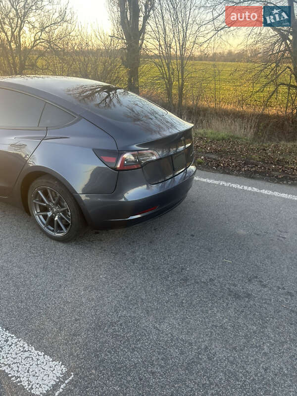 Седан Tesla Model 3 2022 в Черкасах