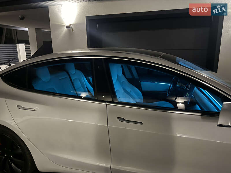 Седан Tesla Model 3 2020 в Ивано-Франковске