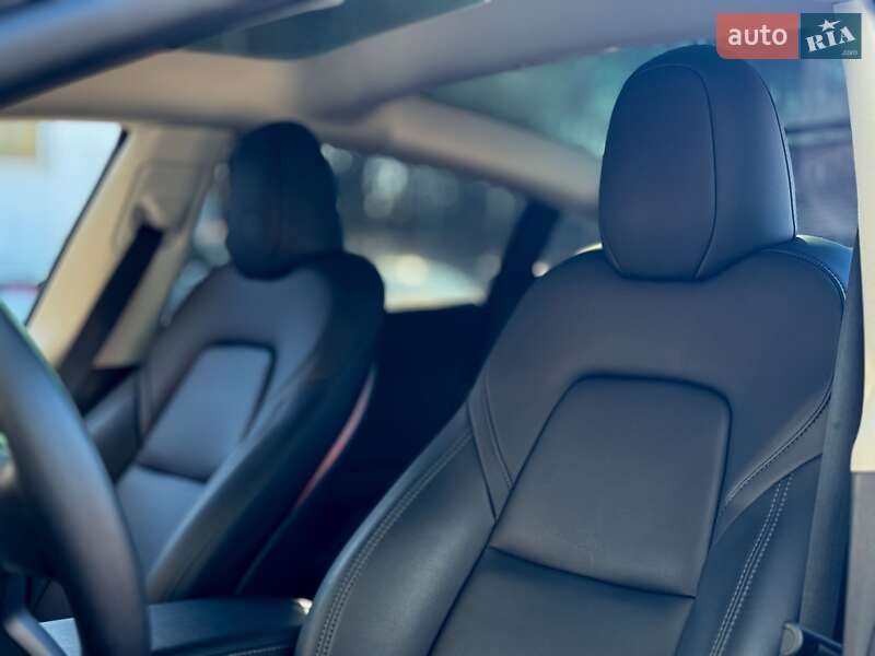Седан Tesla Model 3 2023 в Києві
