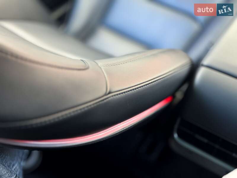 Седан Tesla Model 3 2023 в Києві