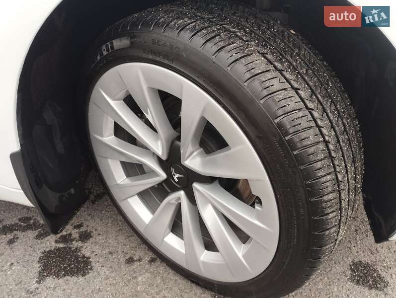 Седан Tesla Model 3 2021 в Львові
