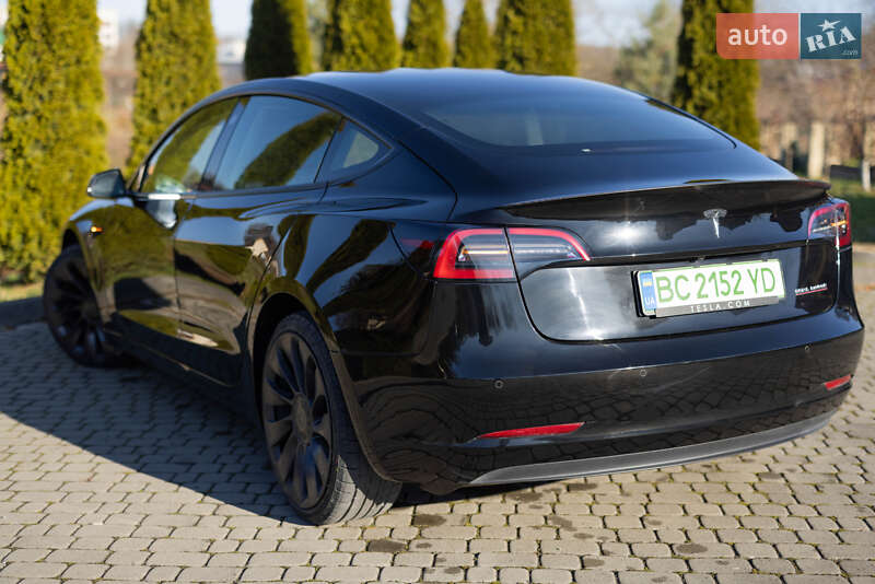 Седан Tesla Model 3 2021 в Львові