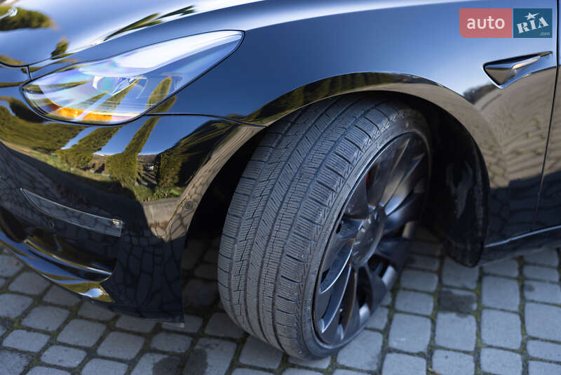 Седан Tesla Model 3 2021 в Львові
