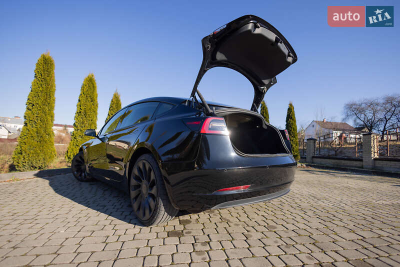 Седан Tesla Model 3 2021 в Львові