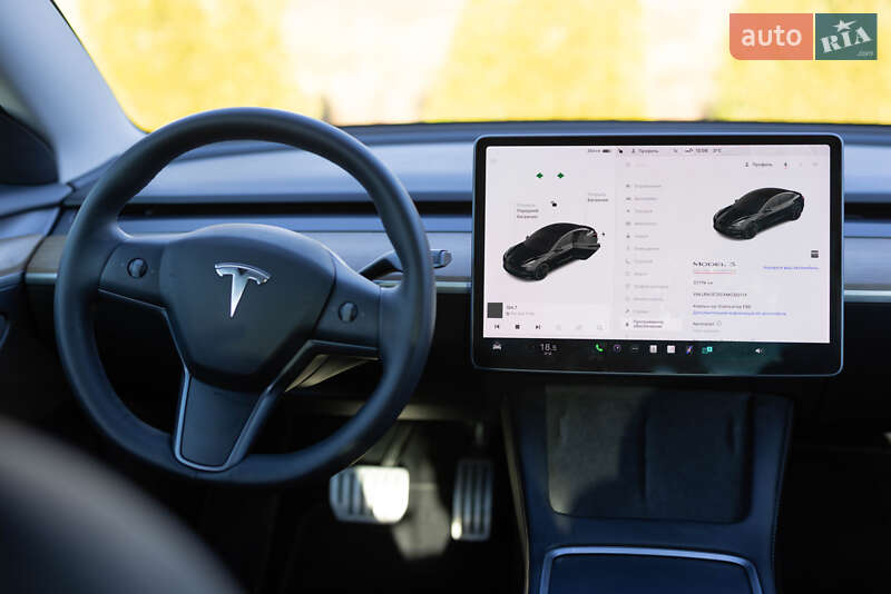 Седан Tesla Model 3 2021 в Львові