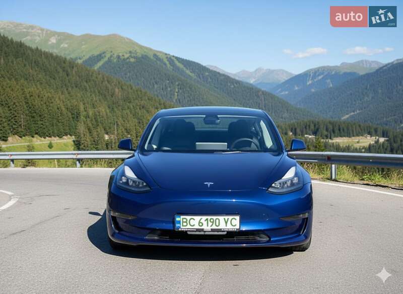 Седан Tesla Model 3 2022 в Львове