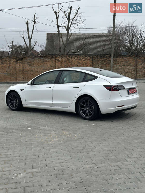 Седан Tesla Model 3 2021 в Дубно