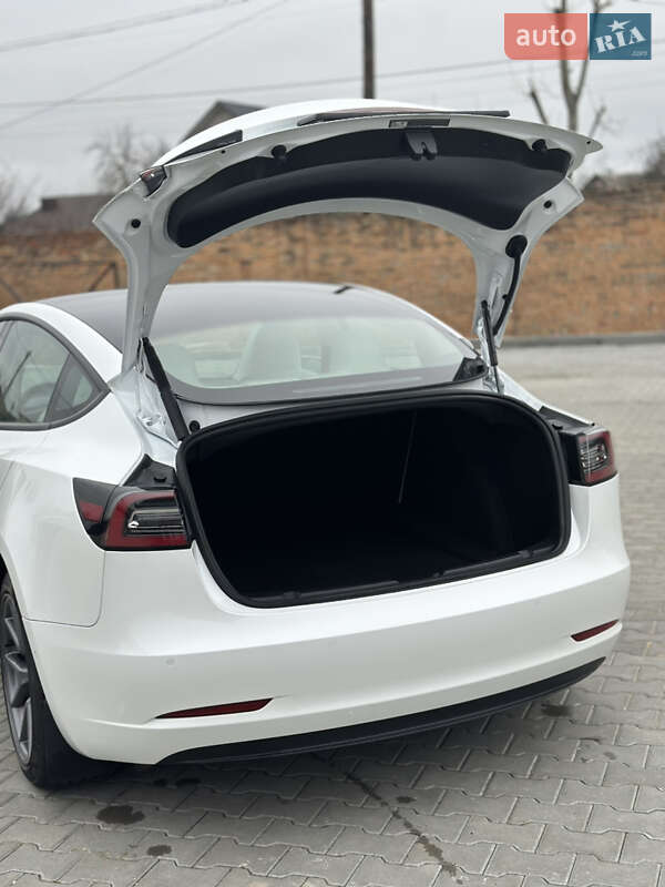Седан Tesla Model 3 2021 в Дубно