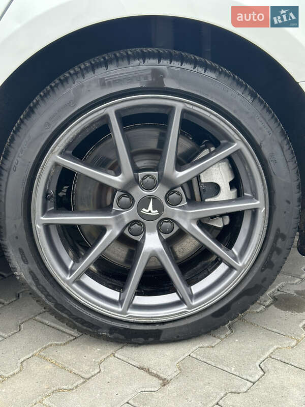 Седан Tesla Model 3 2021 в Дубно