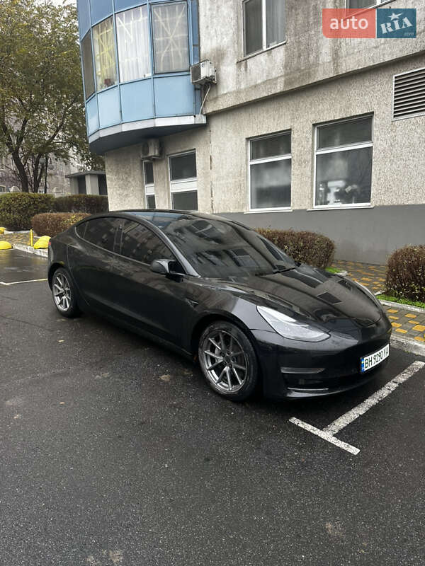 Седан Tesla Model 3 2021 в Одессе