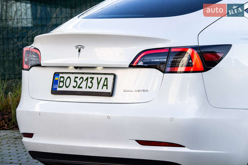 Седан Tesla Model 3 2019 в Львові
