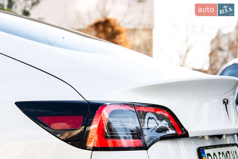 Седан Tesla Model 3 2019 в Львові