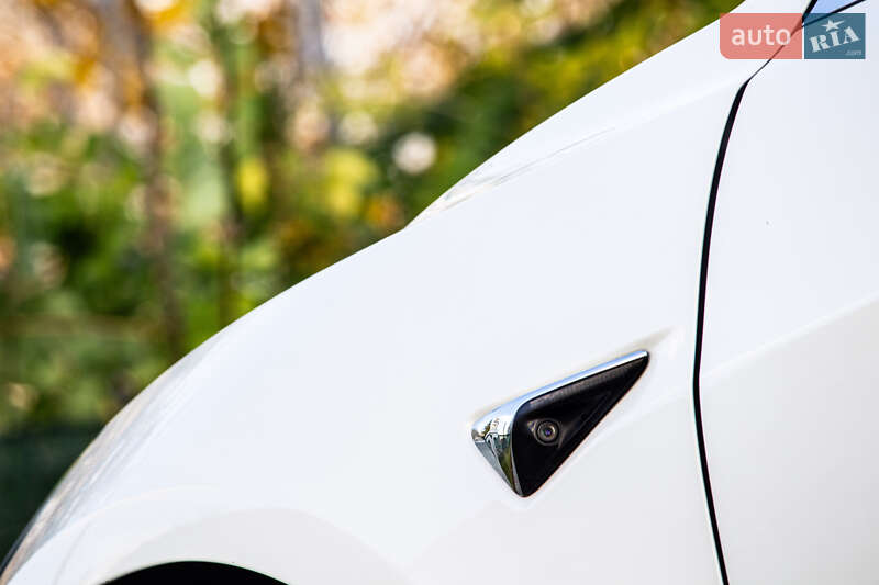 Седан Tesla Model 3 2019 в Львові