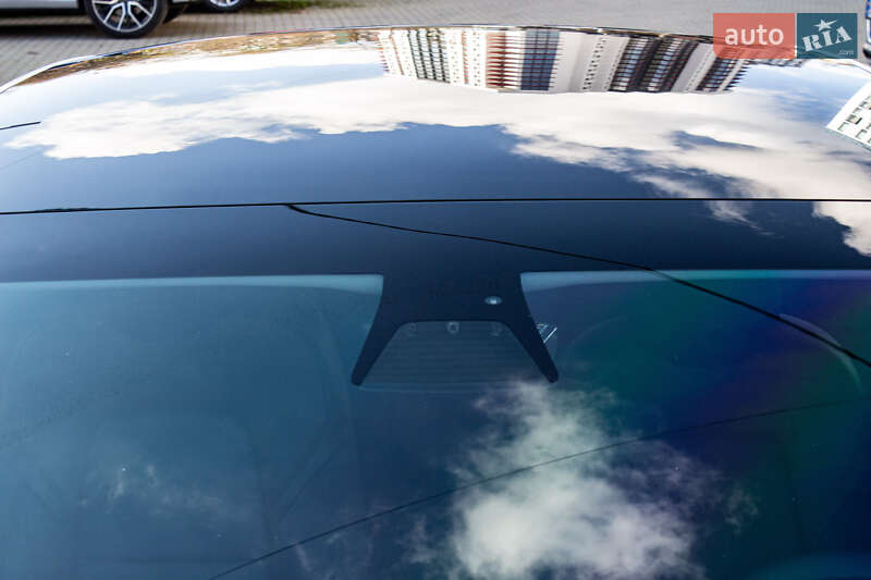 Седан Tesla Model 3 2019 в Львові