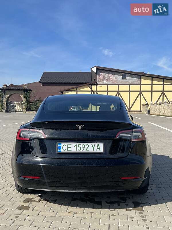 Седан Tesla Model 3 2019 в Черновцах