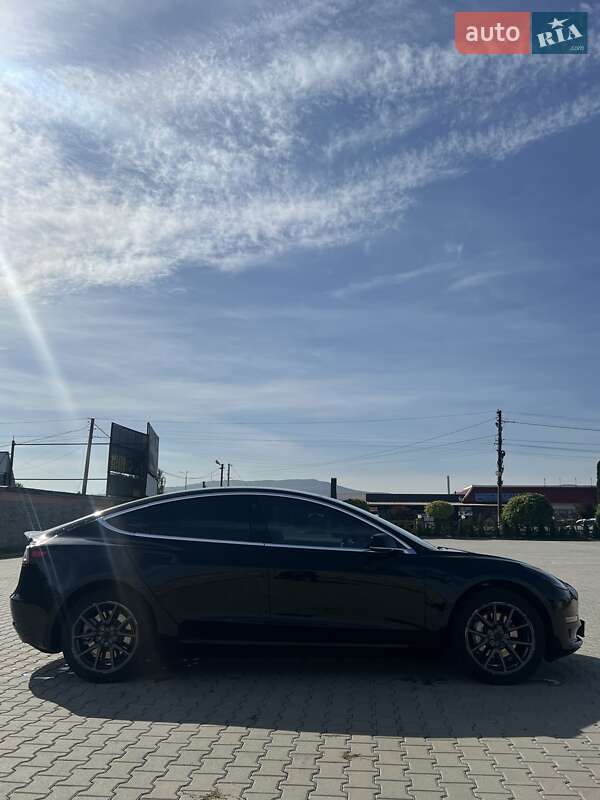 Седан Tesla Model 3 2019 в Черновцах