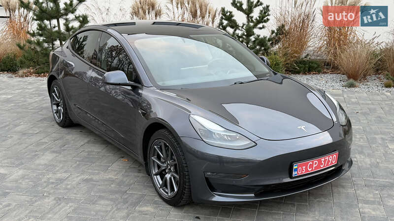 Седан Tesla Model 3 2021 в Луцьку