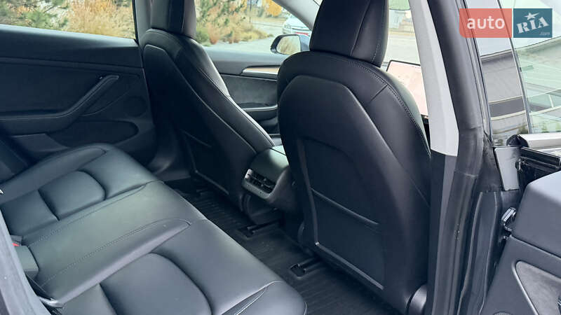 Седан Tesla Model 3 2021 в Луцьку
