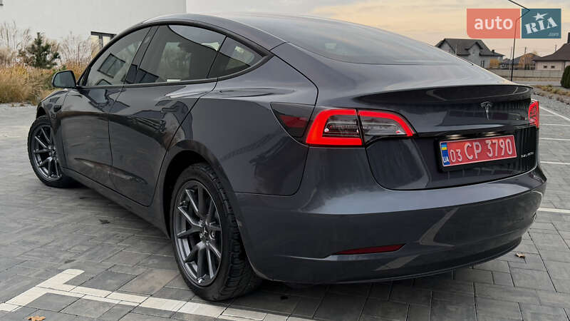 Седан Tesla Model 3 2021 в Луцьку