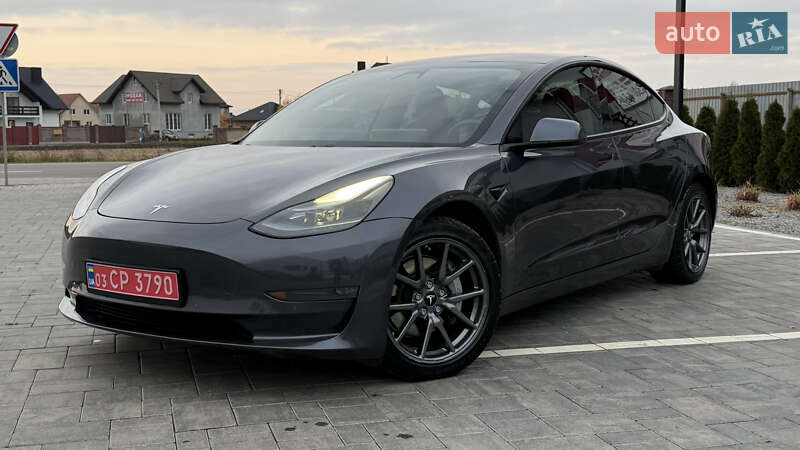 Седан Tesla Model 3 2021 в Луцьку