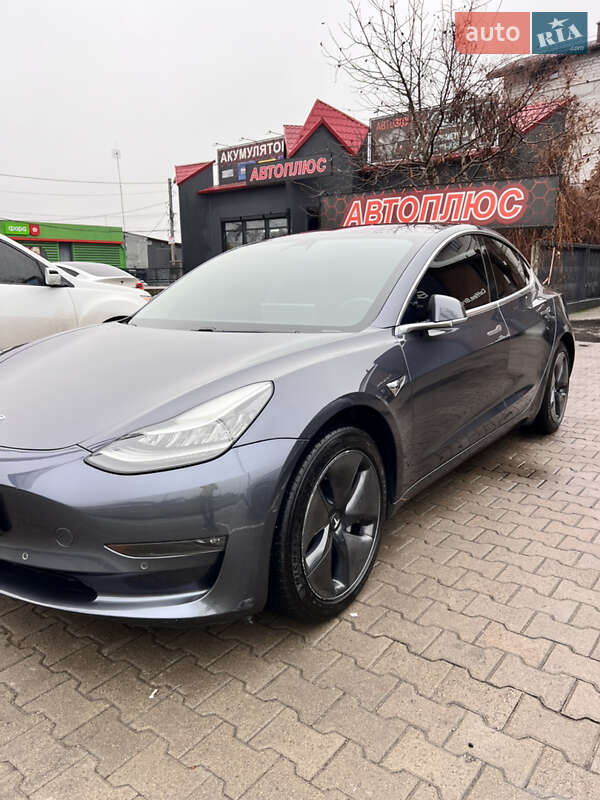 Седан Tesla Model 3 2018 в Киеве