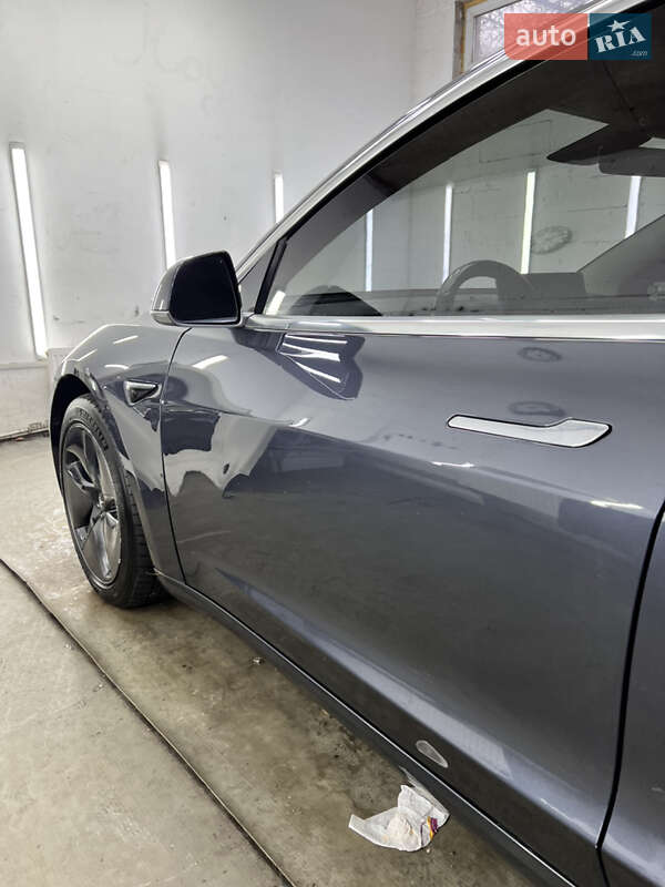 Седан Tesla Model 3 2018 в Киеве