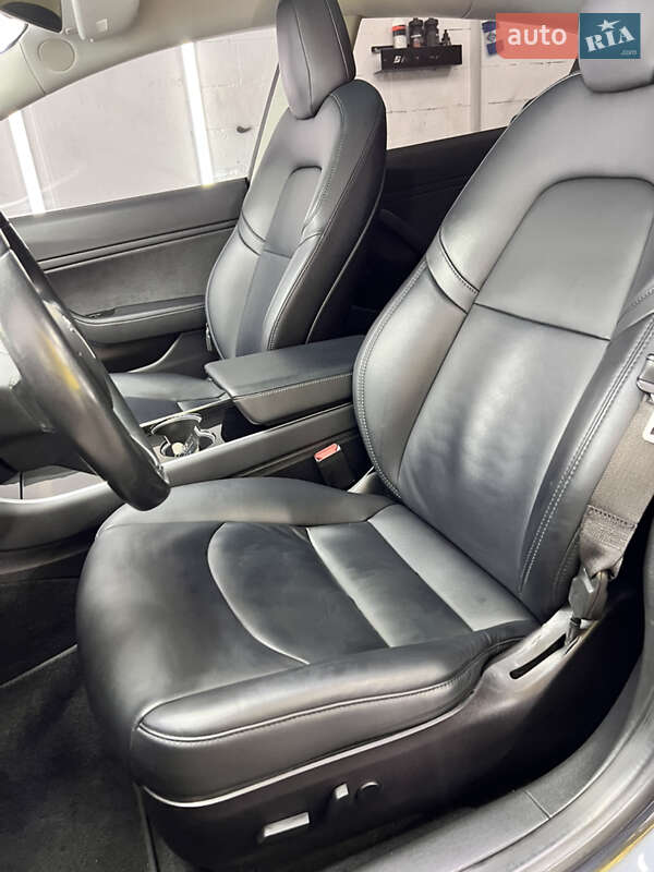 Седан Tesla Model 3 2018 в Киеве